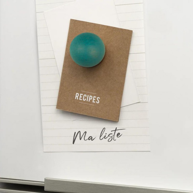 Magnet boule en bois bleu canard - tout simplement, Voir la slide Magnet boule en bois bleu canard - tout simplement,