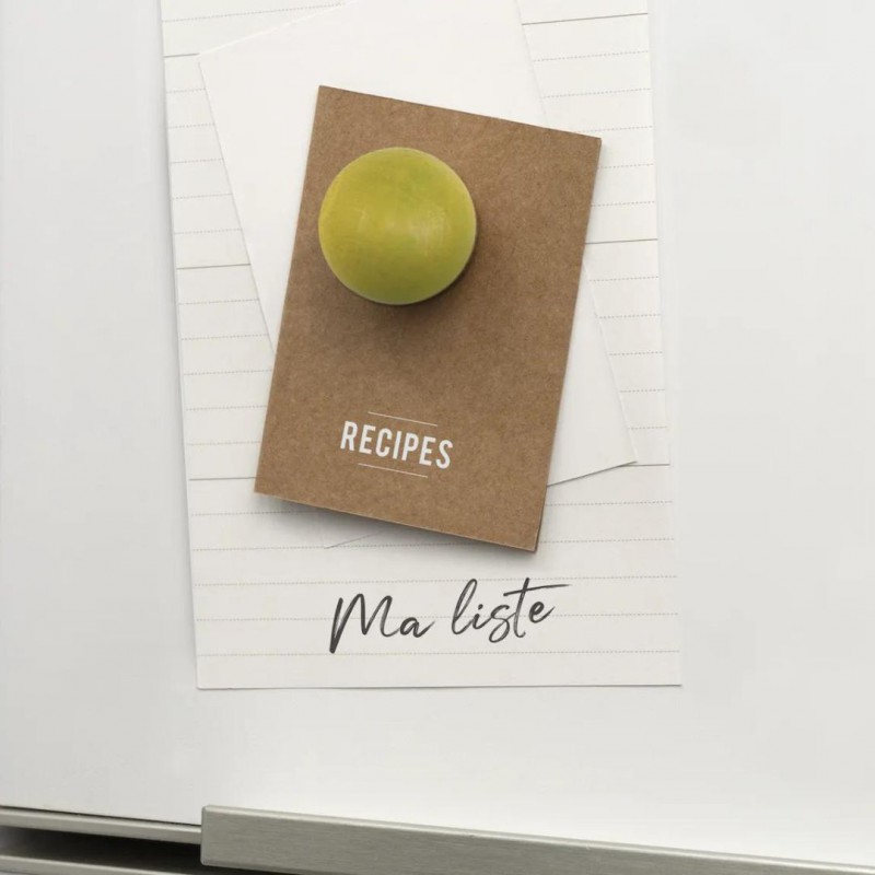 Voir la slide Magnet boule en bois vert anis - tout simplement,