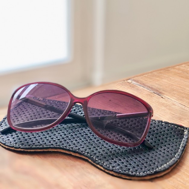 Etui à lunettes en cuir noir