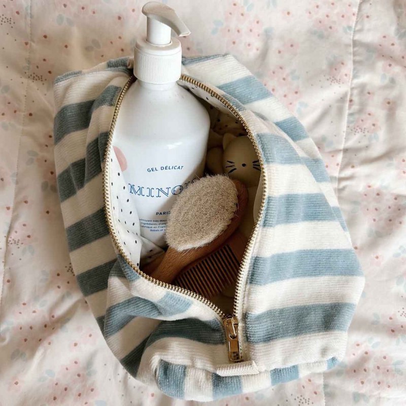 Trousse de toilette en canevas de coton Voir la slide Trousse de toilette en canevas de coton