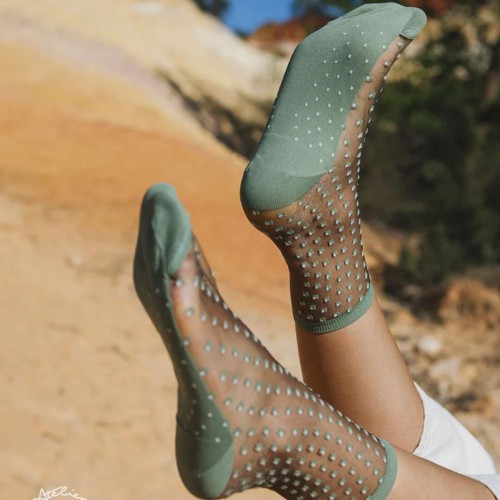 Chaussettes transparentes Crescent Dunes Sauge - Atelier Saint-Eustache Chaussettes transparentes Crescent Dunes Sauge - Atelier Saint-Eustache