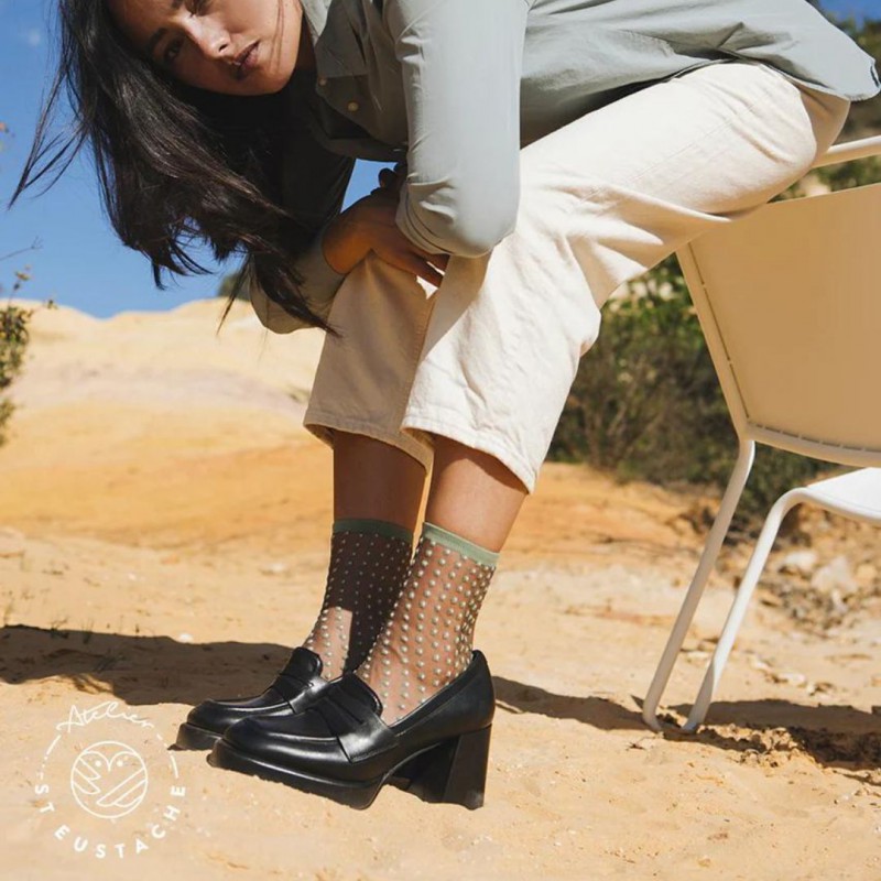 Chaussettes transparentes Crescent Dunes Sauge - Atelier Saint-Eustache Voir la slide Chaussettes transparentes Crescent Dunes Sauge - Atelier Saint-Eustache
