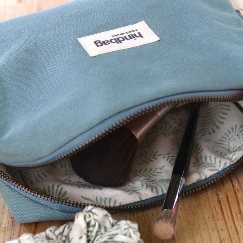 Trousse Léon en coton bio – Vintage et pratique Voir la slide Trousse Léon en coton bio – Vintage et pratique
