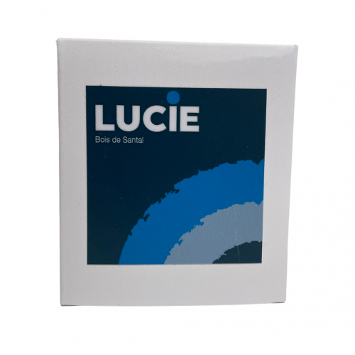 Lucie in the R – Bougie Bois de Santal – Cire de soja naturelle Lucie in the R – Bougie Bois de Santal – Cire de soja naturelle