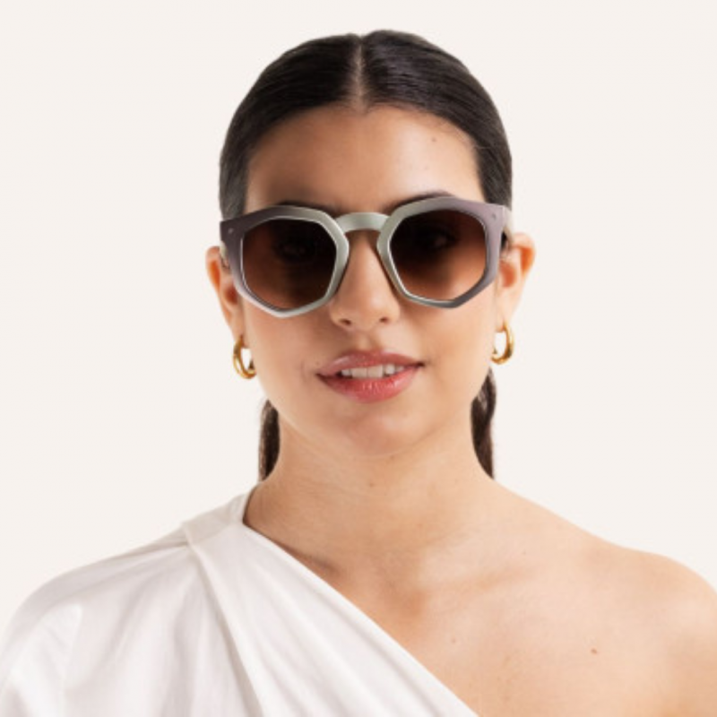 Charly Therapy - Lunettes solaires métalliques à monture recyclée - Audrey silver Voir la slide Charly Therapy - Lunettes solaires métalliques à monture recyclée - Audrey silver
