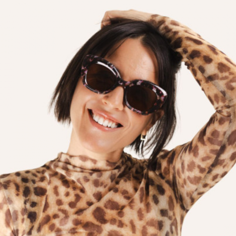 Charly Therapy - Lunettes solaires aux montures épaisses recyclées papillon - Donna spring Voir la slide Charly Therapy - Lunettes solaires aux montures épaisses recyclées papillon - Donna spring
