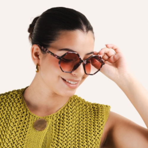 Charly Therapy - Lunettes solaires roses à monture hexagonale recyclée - Frida spring Charly Therapy - Lunettes solaires roses à monture hexagonale recyclée - Frida spring