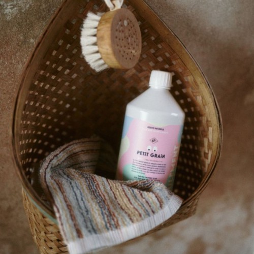 Lessive liquide naturelle – Douceur & parfum d’enfance Lessive liquide naturelle – Douceur & parfum d’enfance