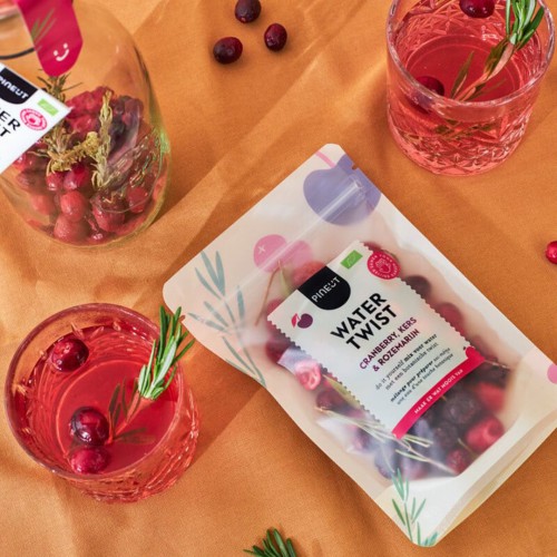 Pineut - Watertwist Carafe - Cranberry Cherry Rosemary BIO Pineut - Watertwist Carafe - Cranberry Cherry Rosemary BIO