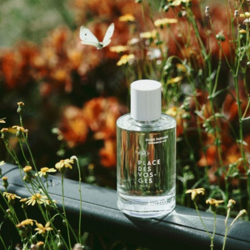 Brume parfumée Place des Vosges – Rose, mangue & géranium Voir la slide Brume parfumée Place des Vosges – Rose, mangue & géranium