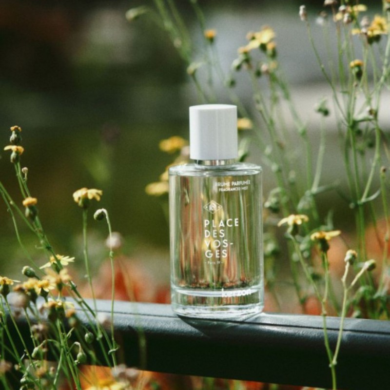 Brume parfumée Place des Vosges – Rose, mangue & géranium Voir la slide Brume parfumée Place des Vosges – Rose, mangue & géranium