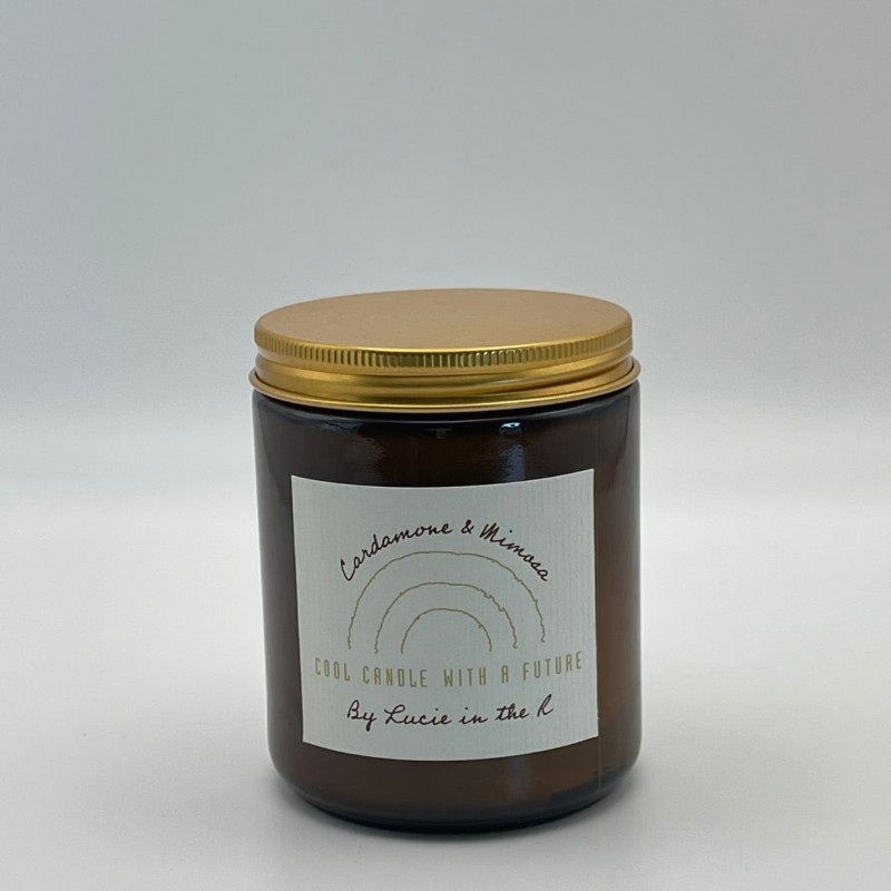 Lucie in the R – Bougie Cardamone et Mimosa – Cire de soja naturelle Voir la slide Lucie in the R – Bougie Cardamone et Mimosa – Cire de soja naturelle