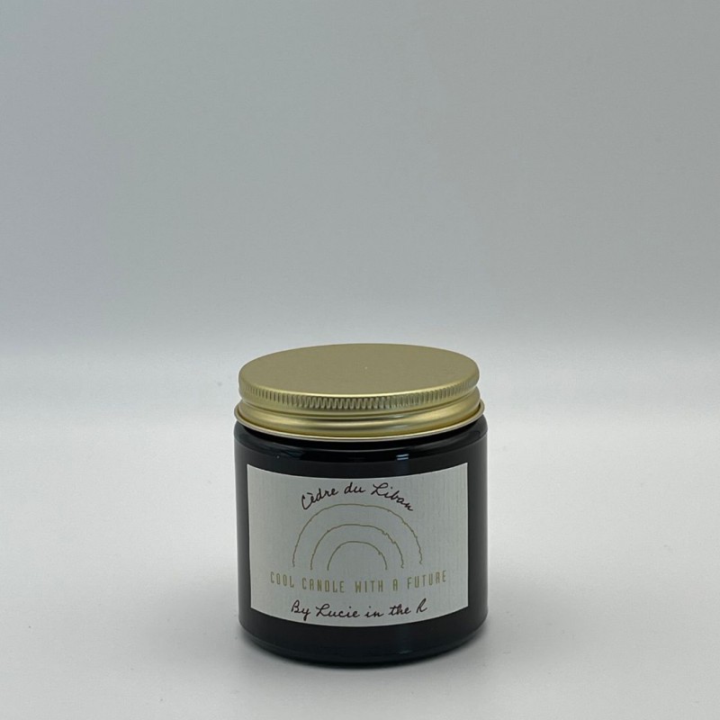 Lucie in the R – Bougie Cèdre du Liban 120g – Cire de soja naturelle Voir la slide Lucie in the R – Bougie Cèdre du Liban 120g – Cire de soja naturelle