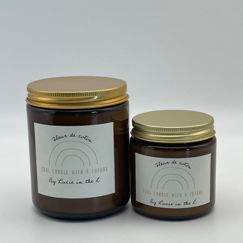 Lucie in the R – Bougie parfumée Fleur de coton – Cire de soja naturelle Lucie in the R – Bougie parfumée Fleur de coton – Cire de soja naturelle