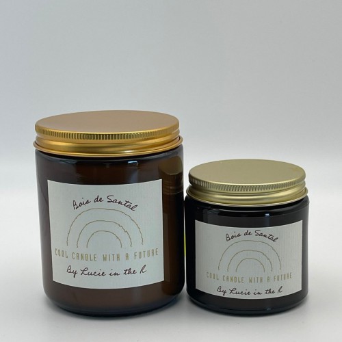 Lucie in the R – Bougie Bois de Santal 120g – Cire de soja naturelle Lucie in the R – Bougie Bois de Santal 120g – Cire de soja naturelle