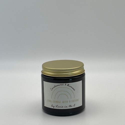 Lucie in the R – Bougie Cardamone et Mimosa – Cire de soja naturelle Lucie in the R – Bougie Cardamone et Mimosa – Cire de soja naturelle