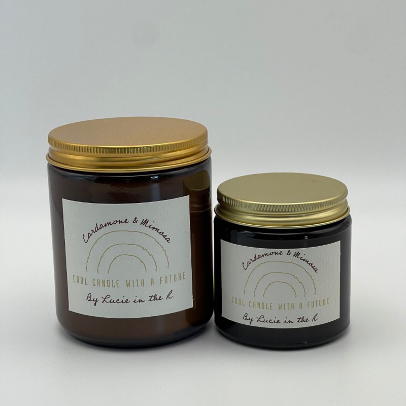 Lucie in the R – Bougie Cardamone et Mimosa – Cire de soja naturelle Voir la slide Lucie in the R – Bougie Cardamone et Mimosa – Cire de soja naturelle