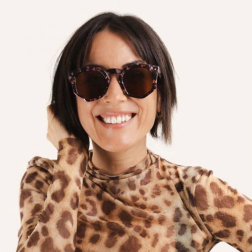 Charly Therapy - Lunettes solaires brunes à monture hexagonale recyclée - Audrey spring Charly Therapy - Lunettes solaires brunes à monture hexagonale recyclée - Audrey spring