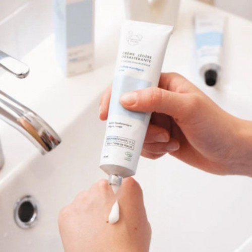 Crème Légère Désaltérante - Hydratation Profonde & Légèreté Crème Légère Désaltérante - Hydratation Profonde & Légèreté