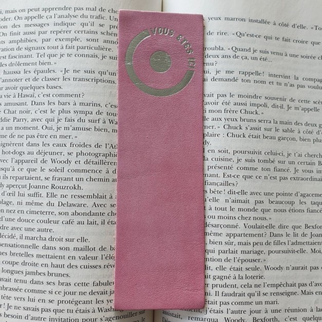 Marque-page en cuir Vous êtes ici