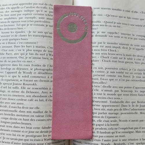 Marque-page en cuir Vous êtes ici Marque-page en cuir Vous êtes ici
