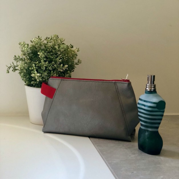 Trousse de toilette homme gris argenté