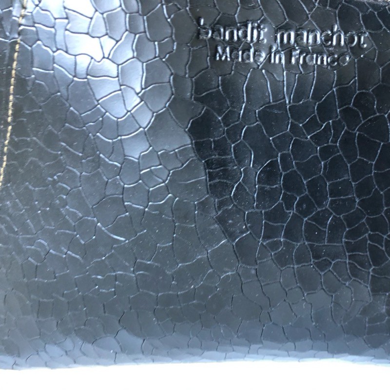 Trousse de toilette homme Marron foncé en crocodile Voir la slide Trousse de toilette homme Marron foncé en crocodile